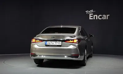 Lexus ES 2025, 28783 км, за 31219.13 USD