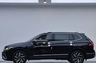 Volkswagen Tiguan L 2023, 26600 км, за 29079 USD - фото 6