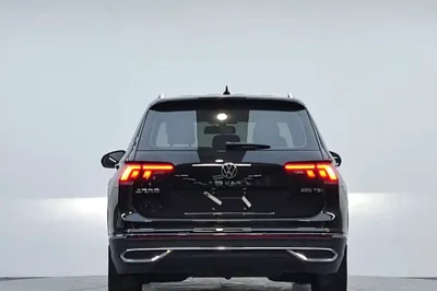 Volkswagen Tiguan L 2023, 26600 км, за 29079 USD - фото 8