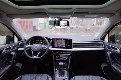 Volkswagen Tiguan L 2023, 26600 км, за 29079 USD - фото 11