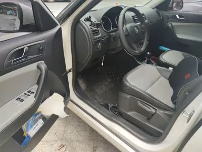 Skoda Yeti 2018, 106800 км, за 5576.7 USD - фото 14