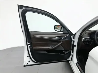 BMW 5 Series New Energy 2020, 71900 км, за 20218.92 USD - фото 8
