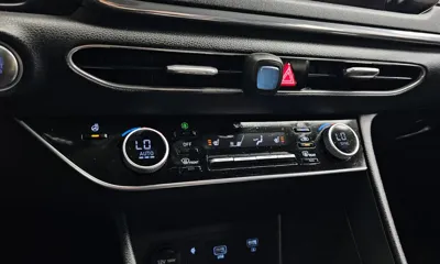 Hyundai Sonata 2020, 75910 км, за 8840.93 USD - фото 19