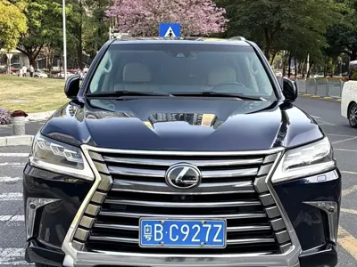 Lexus LX 2016, 90000 км, за 108591.18 USD