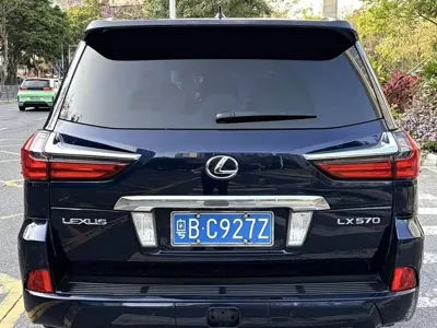 Lexus LX 2016, 90000 км, за 108591.18 USD