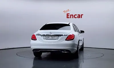 Mercedes-Benz C-Class 2018, 81063 км, за 10148.33 USD