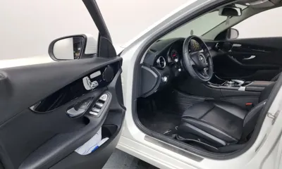 Mercedes-Benz C-Class 2018, 81063 км, за 10148.33 USD - фото 10