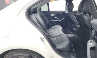 Mercedes-Benz C-Class 2018, 81063 км, за 10148.33 USD - фото 11