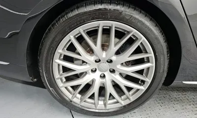 Audi A8 2015, 102809 км, за 12884.04 USD