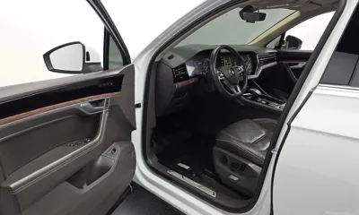 Volkswagen Touareg 2020, 234348 км, за 19830.79 USD - фото 10