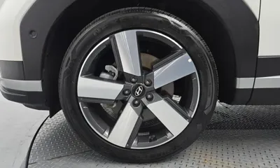 Hyundai Santafe 2025, 14857 км, за 22805.41 USD