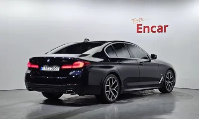 BMW 5-Series 2023, 66008 км, за 28741.32 USD