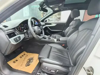 Audi A4L 2023, 40000 км, за 23366.23 USD