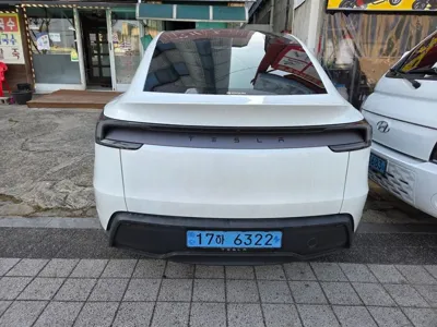 Tesla Model Y 2025, 4700 км, за 29448.73 USD