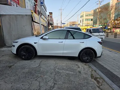 Tesla Model Y 2025, 4700 км, за 29448.73 USD