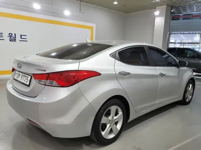 Hyundai Avante 2012, 123538 км, за 2667.19 USD