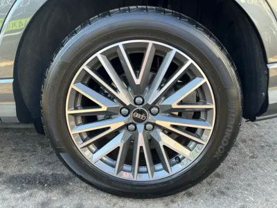 Audi Q3 2025, 12035 км, за 28410.96 USD