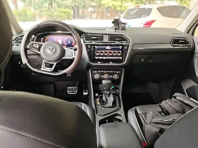 Volkswagen Tiguan L 2020, 108900 км, за 12435.71 USD - фото 10