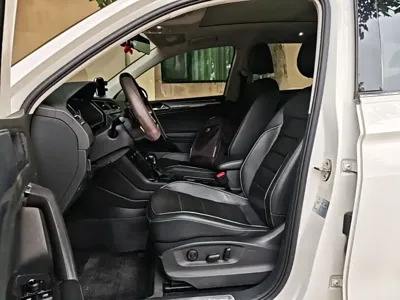 Volkswagen Tiguan L 2020, 108900 км, за 12435.71 USD - фото 15