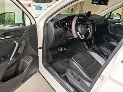 Volkswagen Tiguan L 2020, 108900 км, за 12435.71 USD - фото 16