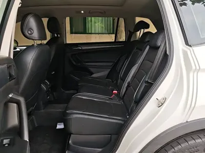 Volkswagen Tiguan L 2020, 108900 км, за 12435.71 USD - фото 17