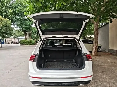 Volkswagen Tiguan L 2020, 108900 км, за 12435.71 USD - фото 19
