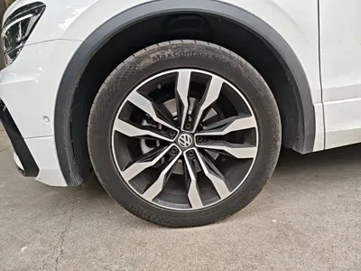 Volkswagen Tiguan L 2020, 108900 км, за 12435.71 USD - фото 23