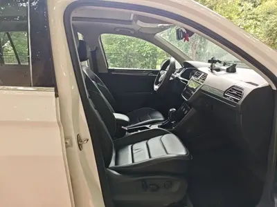 Volkswagen Tiguan L 2020, 108900 км, за 12435.71 USD - фото 25
