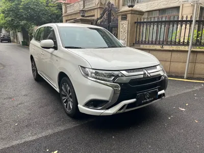 Mitsubishi Outlander 2023, 15000 км, за 8946.27 USD
