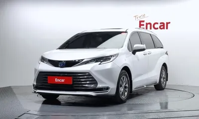 Toyota Sienna · 2023 год