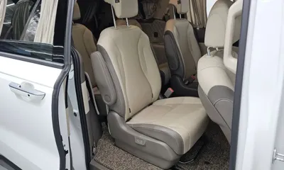 Kia Canival 2023, 49443 км, за 26671.89 USD - фото 11