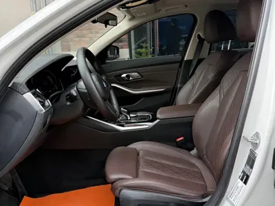 BMW 3 Series 2022, 105000 км, за 14684.82 USD