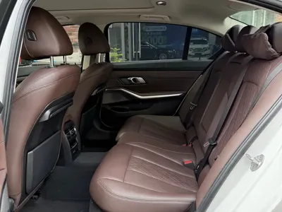 BMW 3 Series 2022, 105000 км, за 14684.82 USD