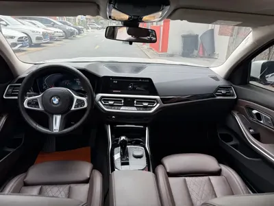BMW 3 Series 2022, 105000 км, за 14684.82 USD