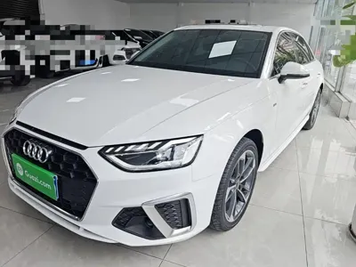 Audi A4L · 2022 год