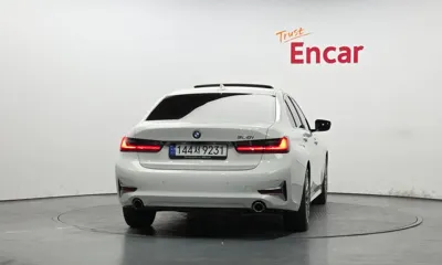BMW 3-Series 2022, 77434 км, за 17781.61 USD