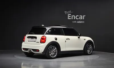 MINI Cooper 2017, 79563 км, за 9441.94 USD