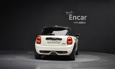 MINI Cooper 2017, 79563 км, за 9441.94 USD