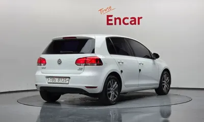 Volkswagen Golf 2012, 148116 км, за 2470.26 USD