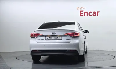 Hyundai Sonata 2016, 80067 км, за 7877.12 USD