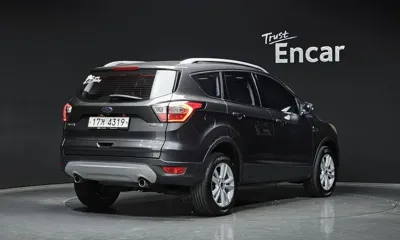 Ford Kuga 2017, 137057 км, за 4923.2 USD