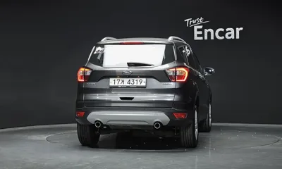 Ford Kuga 2017, 137057 км, за 4923.2 USD