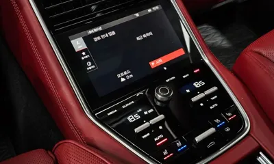 Porsche Panamera 2018, 111352 км, за 44944.65 USD - фото 19