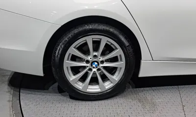 BMW 3-Series 2018, 79074 км, за 10834.22 USD