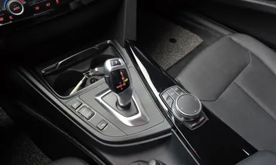 BMW 3-Series 2018, 79074 км, за 10834.22 USD - фото 9