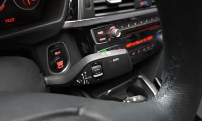 BMW 3-Series 2018, 79074 км, за 10834.22 USD - фото 18
