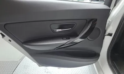 BMW 3-Series 2018, 79074 км, за 10834.22 USD - фото 25