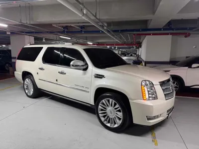 Cadillac Escalade 2013, 120661 км, за 8930.31 USD
