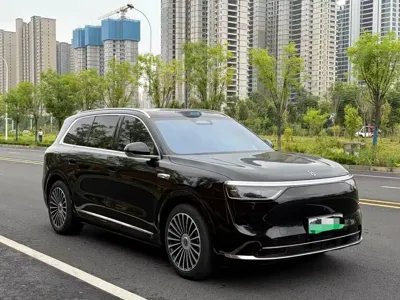 AITO 问界 AITO M8 · 2025 год