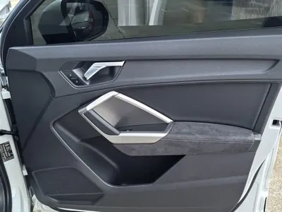 Audi Q3 2023, 41000 км, за 21159.1 USD - фото 11
